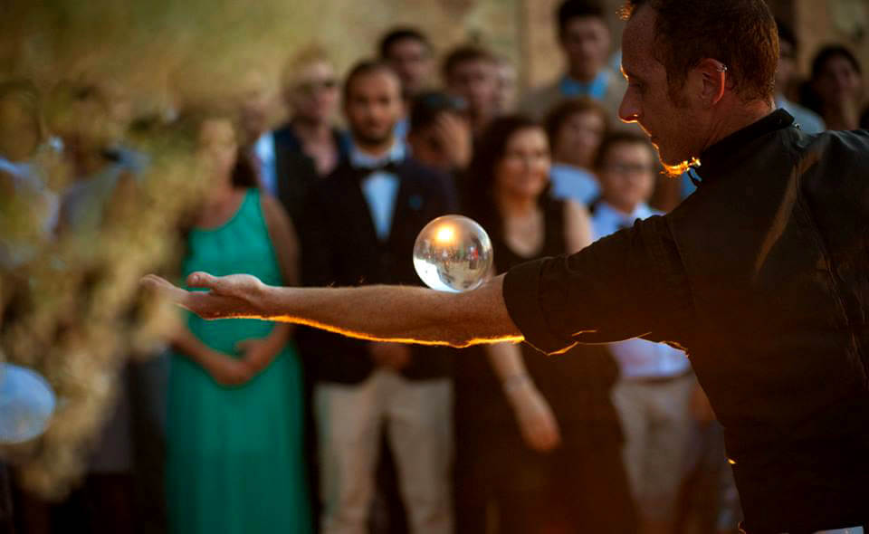 Artista di Strada Valerio Sardella Teatro di Strada Giocoliere